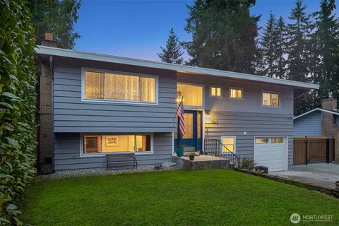 7627 NE 202nd Pl, Kenmore, WA 98028