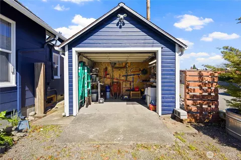 Exterior - 1909 24th St, Everett, WA 98201 photo 4 of 8