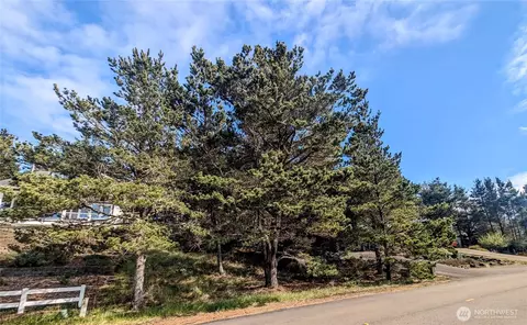 35512 J Pl, Ocean Park, WA 98640
