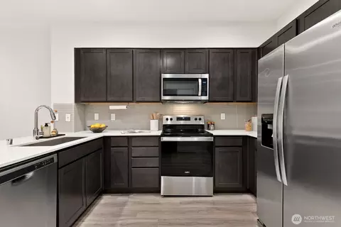 Kitchen - 13117 3rd Ave SE #J2, Everett, WA 98208 photo 2 of 4