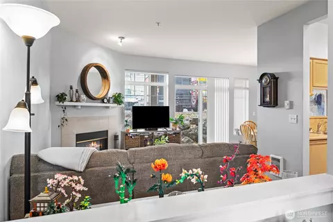 Living - 18930 Bothell-everett Hwy #G103, Bothell, WA 98012 photo 1 of 3