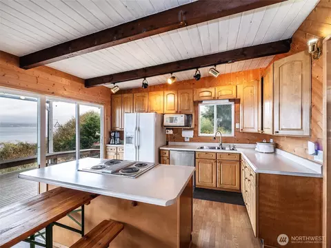 Kitchen - 26 E Port Gardner Dr, Everett, WA 98206 photo 1 of 3