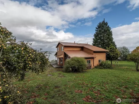 Exterior - 26 E Port Gardner Dr, Everett, WA 98206 photo 4 of 7