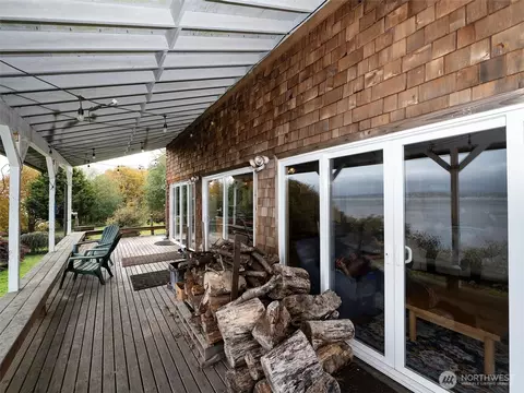 Exterior - 26 E Port Gardner Dr, Everett, WA 98206 photo 1 of 7