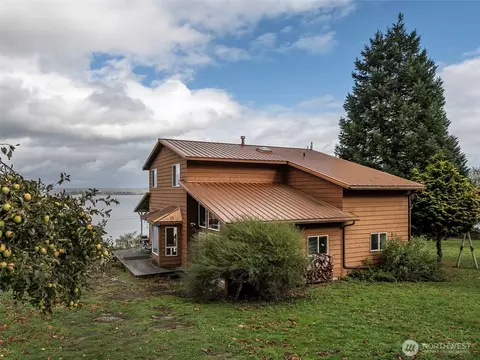 Exterior - 26 E Port Gardner Dr, Everett, WA 98206 photo 3 of 7