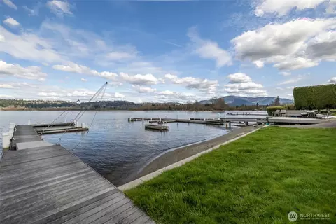 19523 SE 51st St, Issaquah, WA 98027