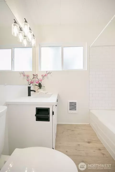Bath - 515 E Pine St, Centralia, WA 98531 photo 3 of 3