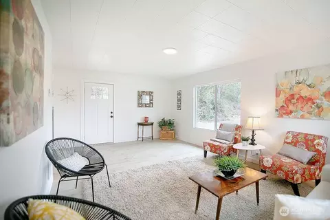 Living - 515 E Pine St, Centralia, WA 98531 photo 4 of 4
