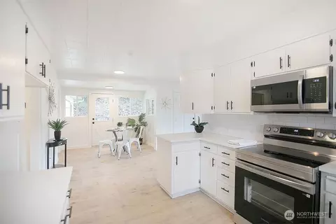 Kitchen - 515 E Pine St, Centralia, WA 98531 photo 6 of 7