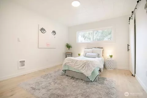 Bedroom - 515 E Pine St, Centralia, WA 98531 photo 9 of 11