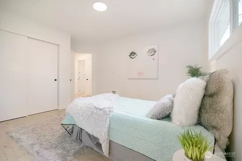 Bedroom - 515 E Pine St, Centralia, WA 98531 photo 10 of 11