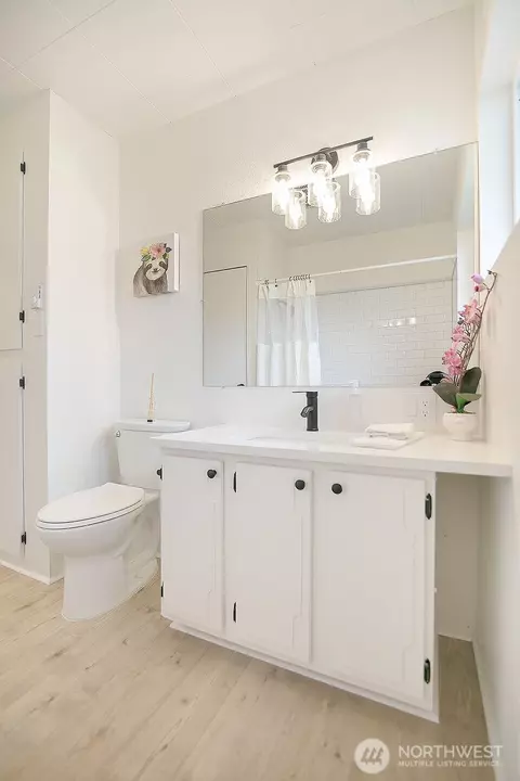 Bath - 515 E Pine St, Centralia, WA 98531 photo 2 of 3