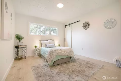 Bedroom - 515 E Pine St, Centralia, WA 98531 photo 8 of 11