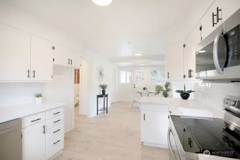 Kitchen - 515 E Pine St, Centralia, WA 98531 photo 7 of 7