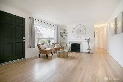 Living - 1925 28th, Longview, WA 98632 photo 2 of 4