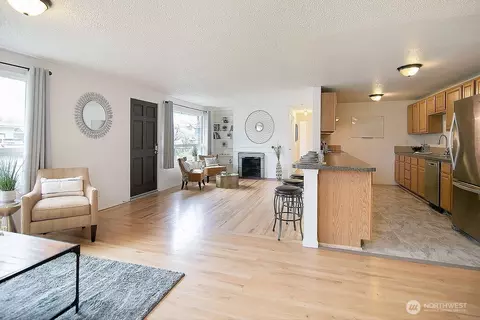 Living - 1925 28th, Longview, WA 98632 photo 3 of 4