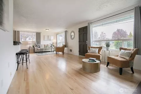 Living - 1925 28th, Longview, WA 98632 photo 1 of 4