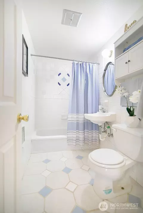 Bath - 1925 28th, Longview, WA 98632 photo 1 of 5