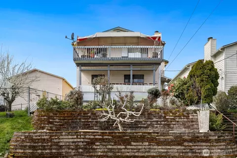 5233 33rd Ave S, Seattle, WA 98118