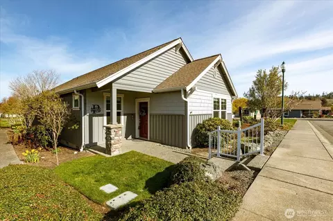 1611 SW Vanguard St, Oak Harbor, WA 98277