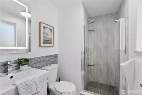 Bath - 4629 128th Pl SE, Everett, WA 98208 photo 1 of 4