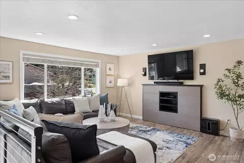 Living - 4629 128th Pl SE, Everett, WA 98208 photo 2 of 3