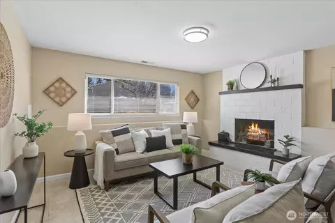 Living - 4629 128th Pl SE, Everett, WA 98208 photo 3 of 3