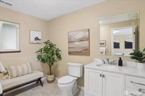 Bath - 4629 128th Pl SE, Everett, WA 98208 photo 4 of 4