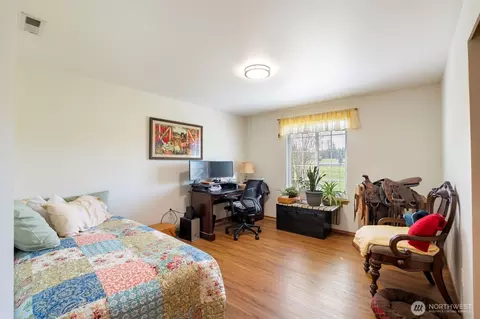Bedroom - 689 Rhoades Rd, Winlock, WA 98596 photo 2 of 5