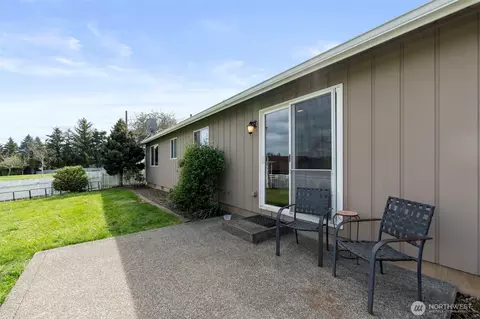 Exterior - 689 Rhoades Rd, Winlock, WA 98596 photo 6 of 17