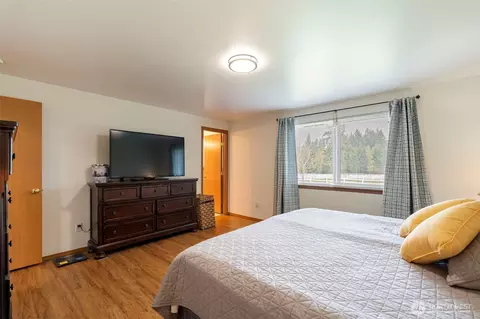 Bedroom - 689 Rhoades Rd, Winlock, WA 98596 photo 4 of 5