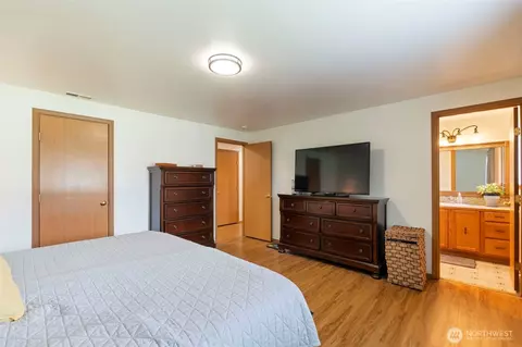 Bedroom - 689 Rhoades Rd, Winlock, WA 98596 photo 5 of 5