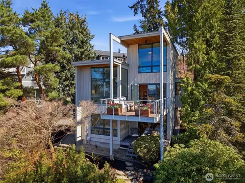 8718 43rd Pl SW, Seattle, WA 98136