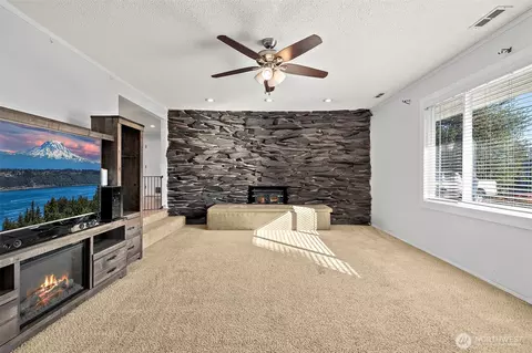 Living - 9206 31st Ave SE, Everett, WA 98208 photo 4 of 9