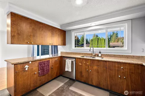 Kitchen - 9206 31st Ave SE, Everett, WA 98208 photo 3 of 5