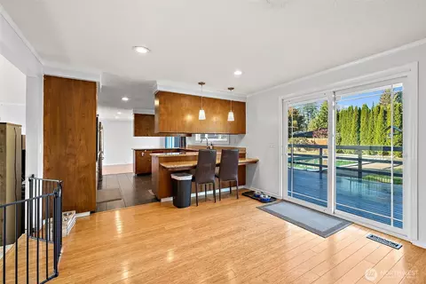 Living - 9206 31st Ave SE, Everett, WA 98208 photo 8 of 9