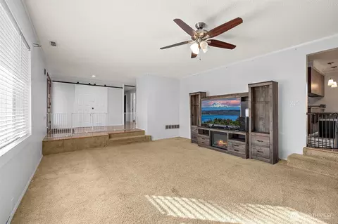Living - 9206 31st Ave SE, Everett, WA 98208 photo 3 of 9