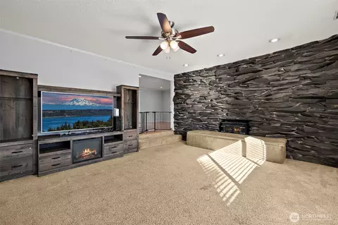 Living - 9206 31st Ave SE, Everett, WA 98208 photo 5 of 9