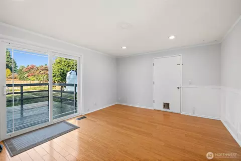 Living - 9206 31st Ave SE, Everett, WA 98208 photo 9 of 9