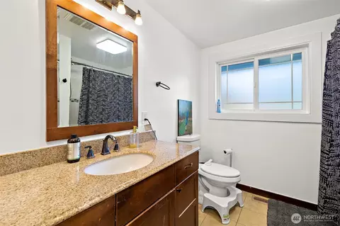 Bath - 9206 31st Ave SE, Everett, WA 98208 photo 1 of 2