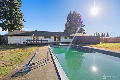 Exterior - 9206 31st Ave SE, Everett, WA 98208 photo 6 of 7