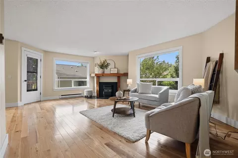 790 Madison Ave N, Bainbridge Island, WA 98110