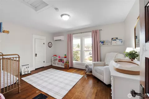 Bedroom - 425 Valley Ave E, Sumner, WA 98390 photo 2 of 2