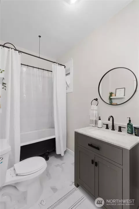 Bath - 425 Valley Ave E, Sumner, WA 98390 photo 1 of 3