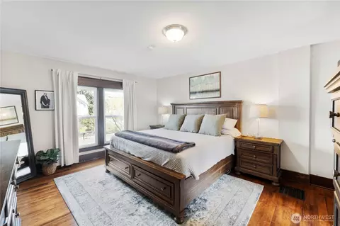 Bedroom - 425 Valley Ave E, Sumner, WA 98390 photo 1 of 2