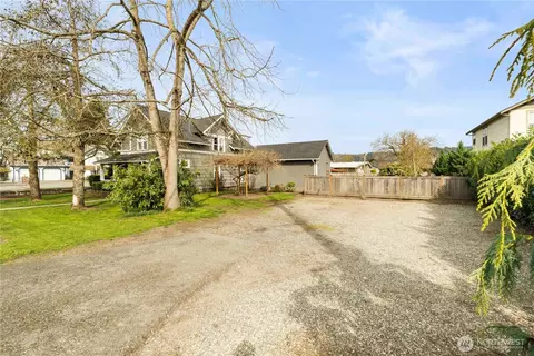 Exterior - 425 Valley Ave E, Sumner, WA 98390 photo 9 of 10