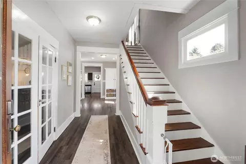 Entry Way - 425 Valley Ave E, Sumner, WA 98390 photo 1 of 8