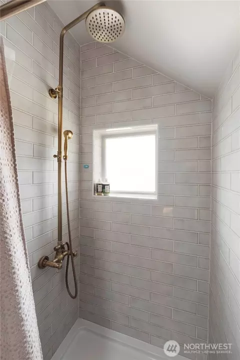 Bath - 425 Valley Ave E, Sumner, WA 98390 photo 3 of 3