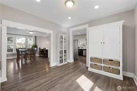 Entry Way - 425 Valley Ave E, Sumner, WA 98390 photo 3 of 8