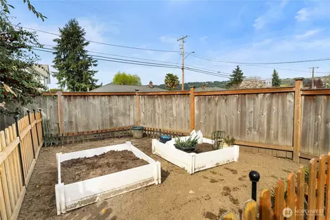 Exterior - 425 Valley Ave E, Sumner, WA 98390 photo 6 of 10